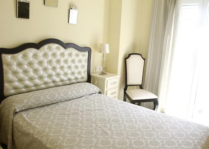 Hostal Flor De Lis- Lojo
