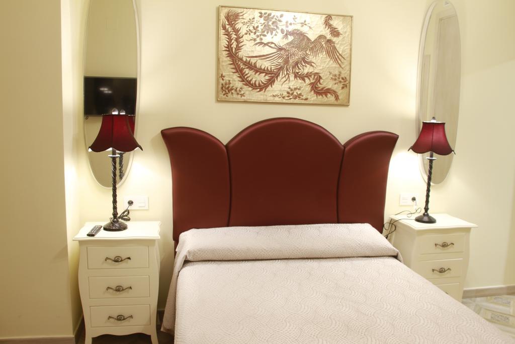 Hostal Flor De Lis- Lojo Conil De La Frontera