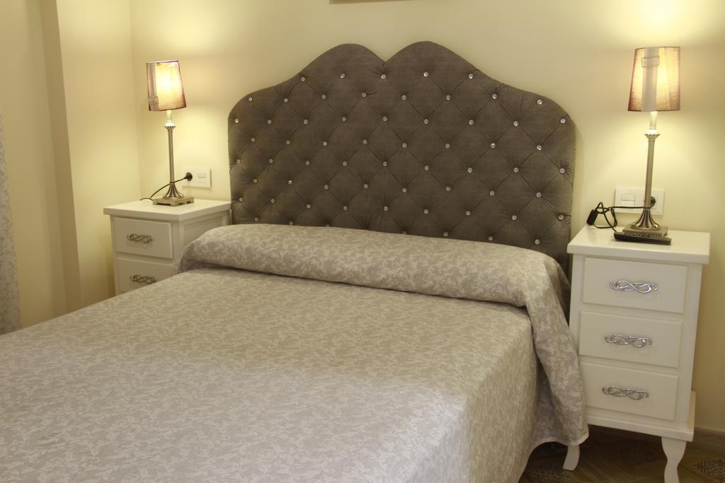 Pensjonat Hostal Flor De Lis- Lojo