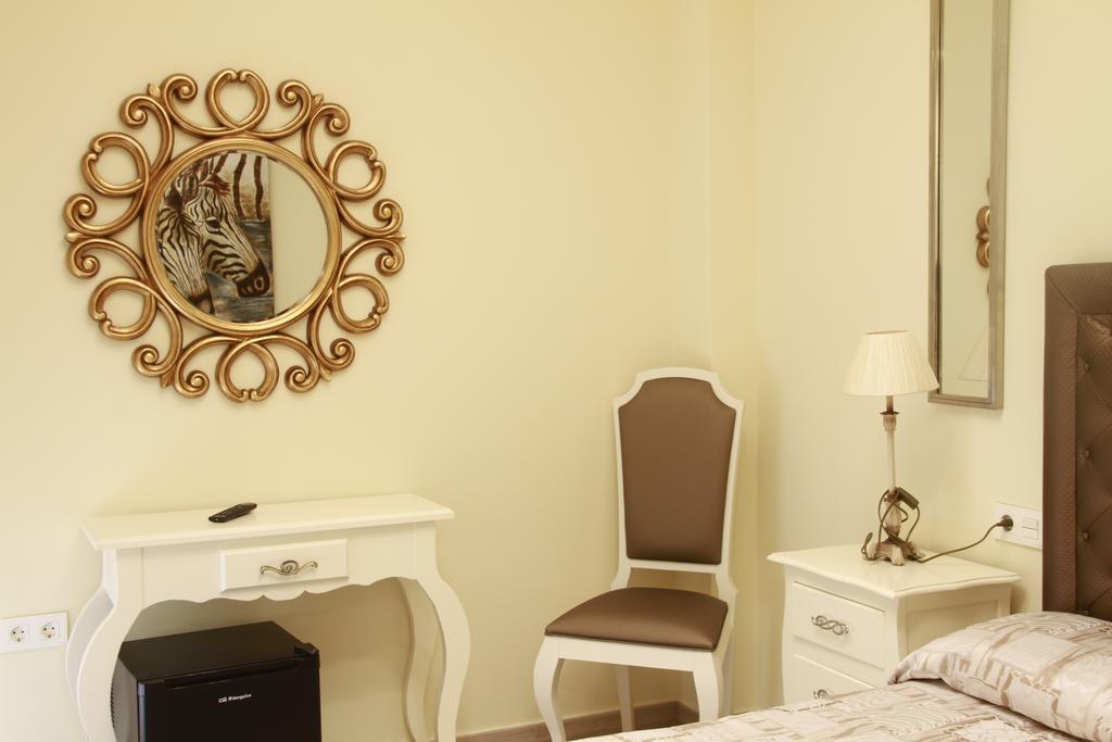 Hostal Flor De Lis- Lojo